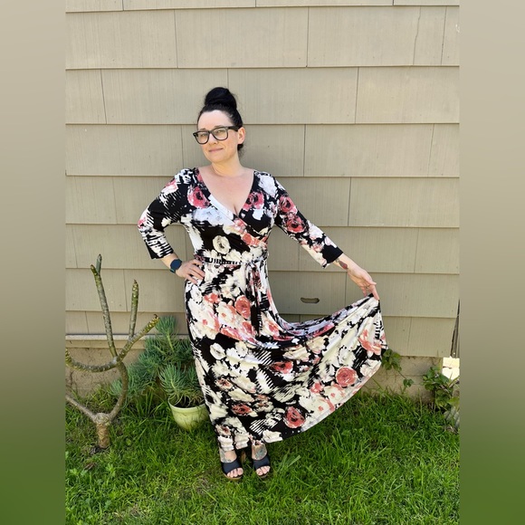 🌸HP🌸Faux wrap floral dress. 🌸 - Picture 8 of 9